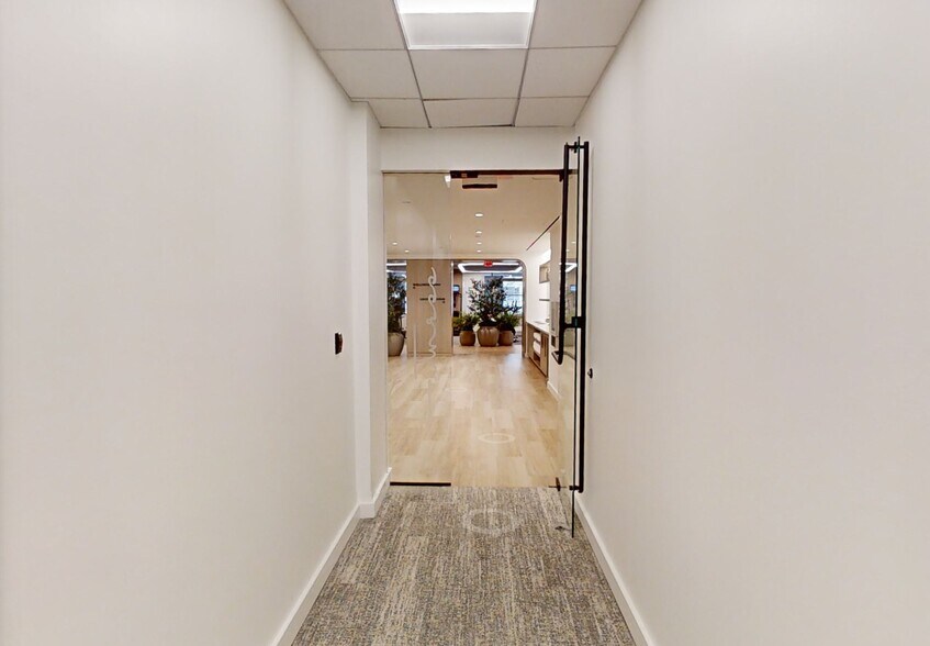 Primary Photo Of 901 N Glebe Rd, Arlington Office For Lease