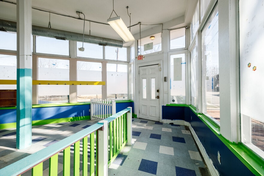 More Photos Of 300 W Clay St, Richmond Storefront Retail Residential For Lease