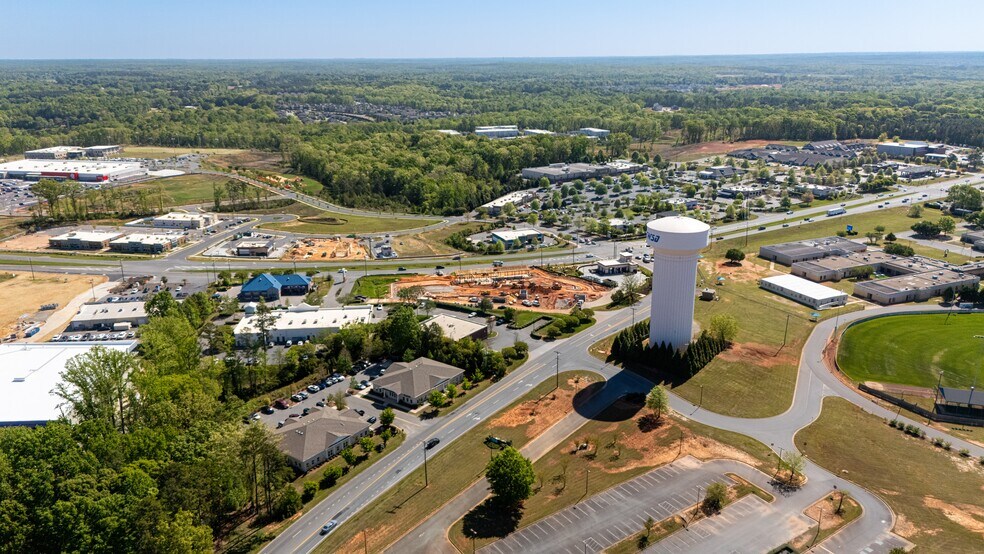 More Photos Of 4184 Dobys Bridge Rd, Fort Mill Office For Lease
