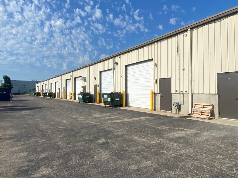 More Photos Of 28144 W Industrial Ave, Lake Barrington Flex For Lease