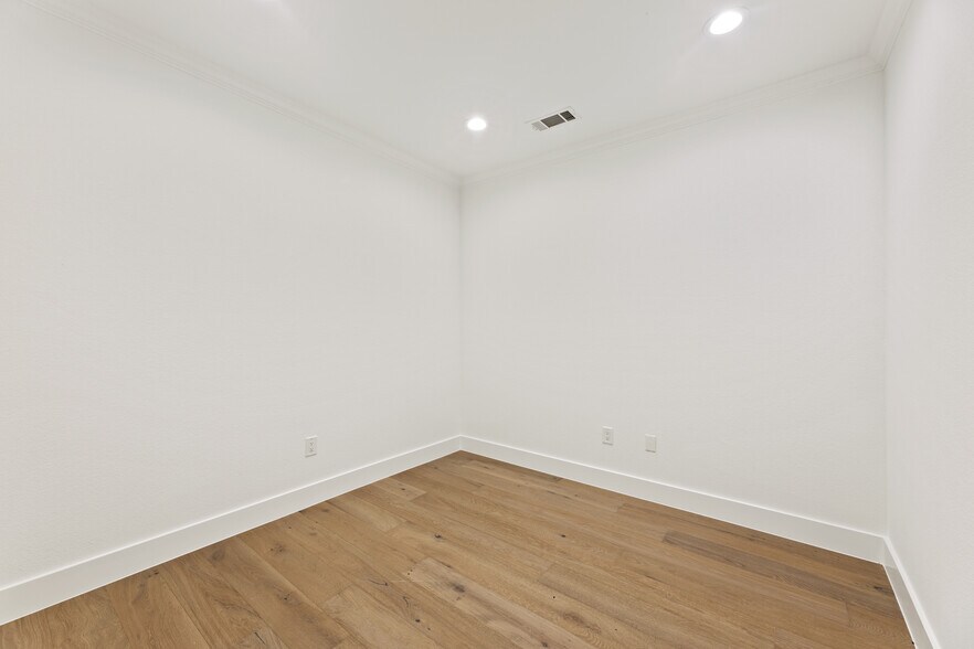 More Photos Of 2785 Rockbrook Dr, Lewisville Medical For Lease