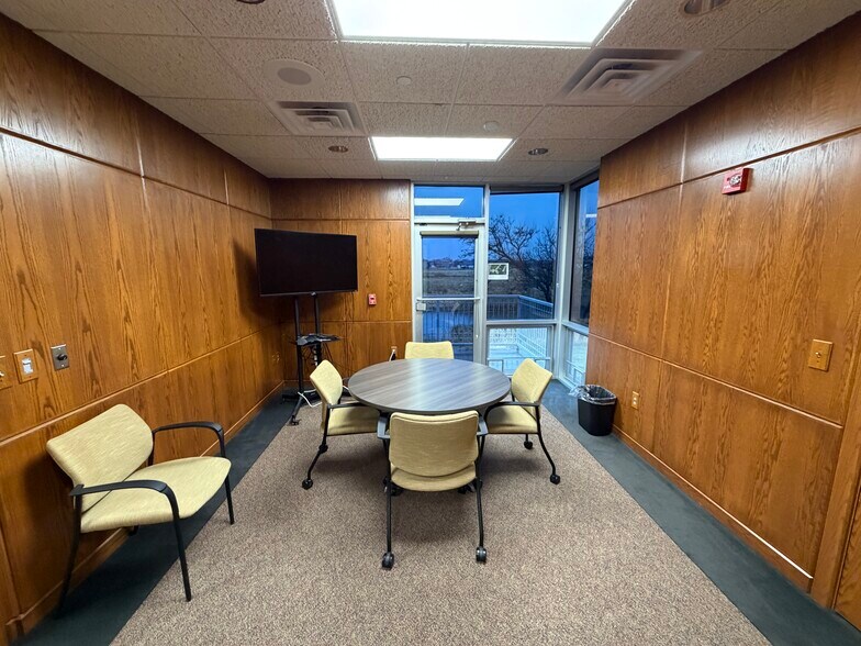 More Photos Of 3333 Landmark Cir, Lincoln Office For Sale