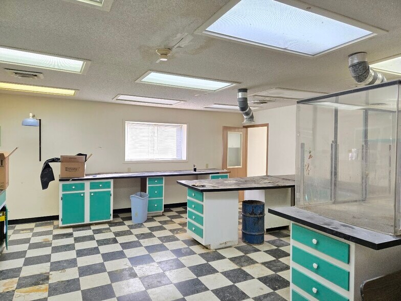 More Photos Of 111 E 5th St, Mound Valley Industrial For Sale