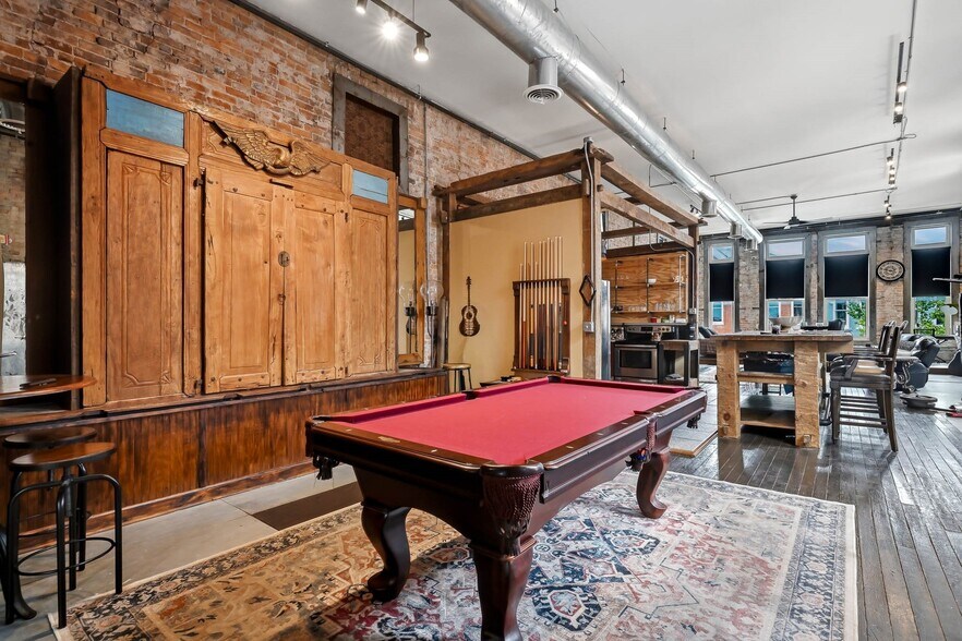 More Photos Of 214 E Commercial St, Springfield Storefront Retail Office For Sale