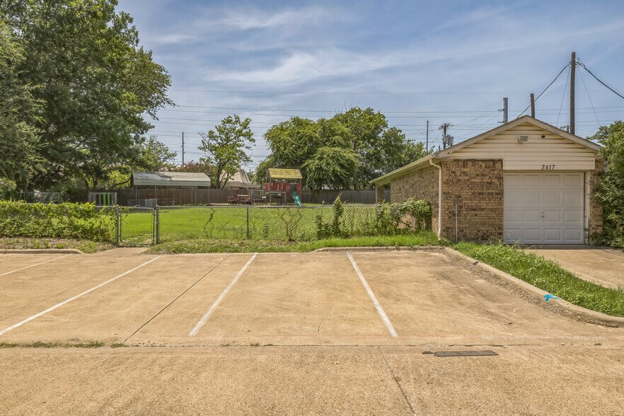 More Photos Of 2418 College Ave, Garland Daycare Center For Lease