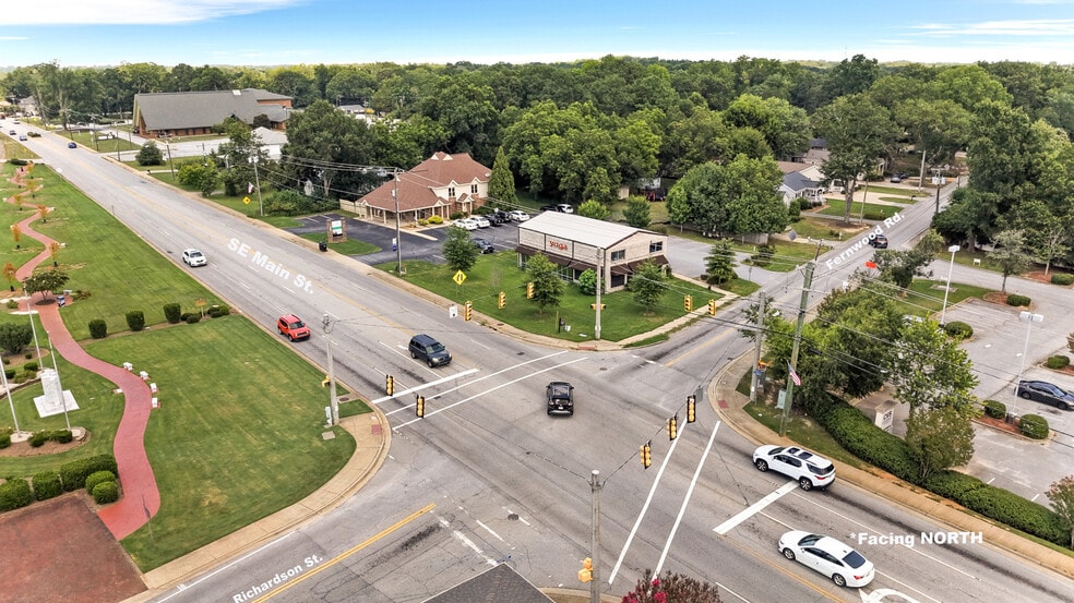 More Photos Of 414 W Fernwood Dr, Simpsonville General Retail For Sale