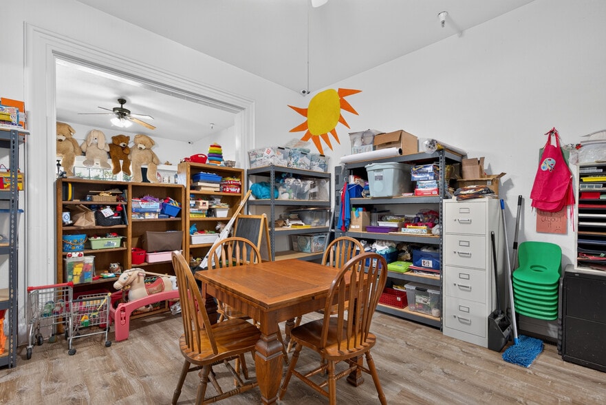 More Photos Of 530 N Cloverdale Blvd, Cloverdale Specialty For Sale