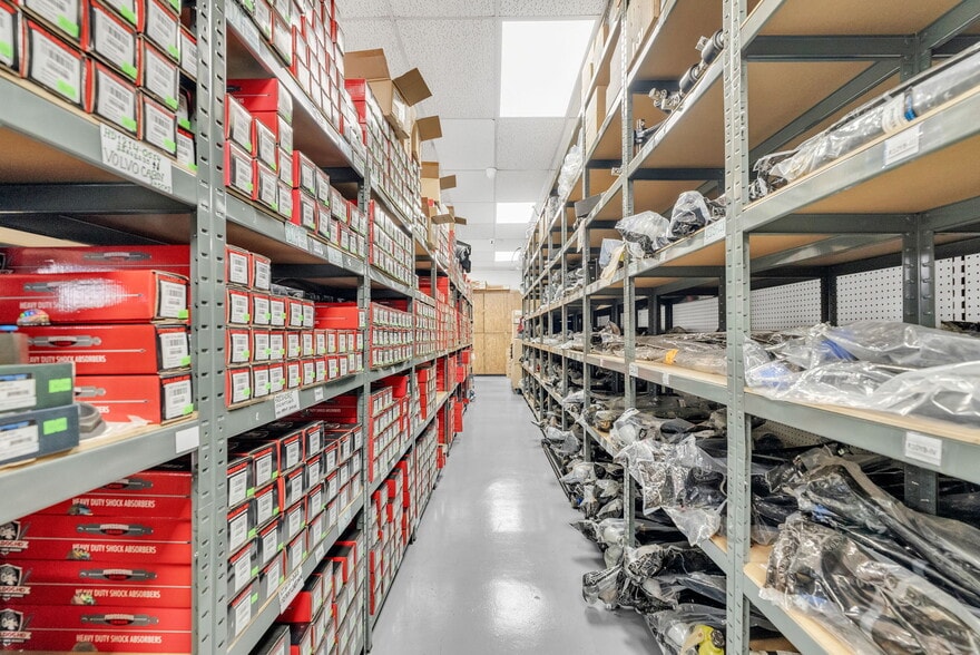 More Photos Of 1475 S Newburgh Rd, Westland Light Distribution For Sale