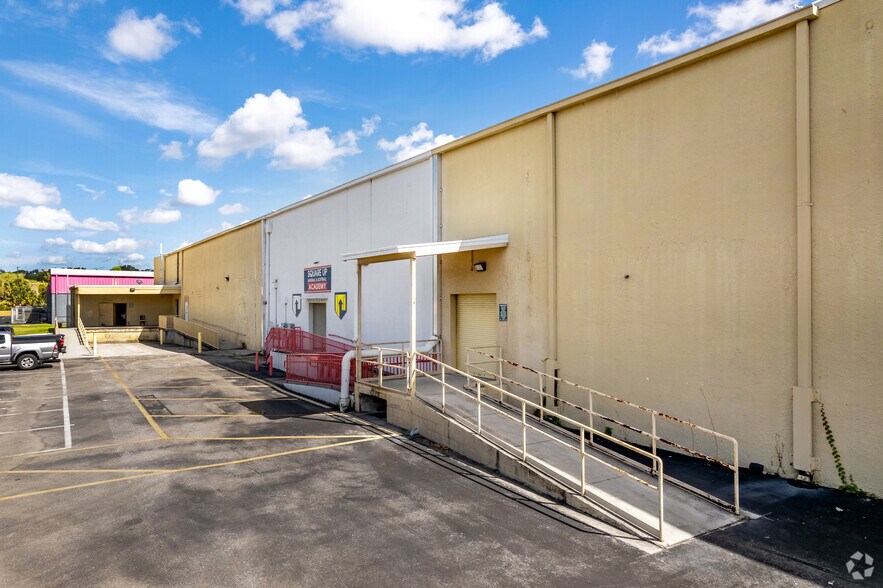 More Photos Of 3626 1st St W, Bradenton Restaurant For Lease