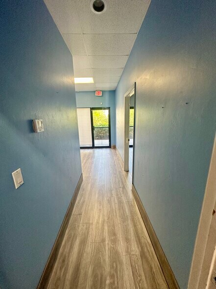 More Photos Of 12165 Metro Pky, Fort Myers Light Manufacturing For Lease