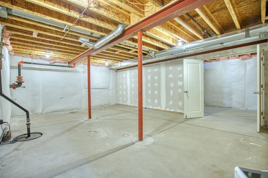 More Photos Of 1114 Neon Forest Cir, Longmont Storefront Retail Residential For Sale