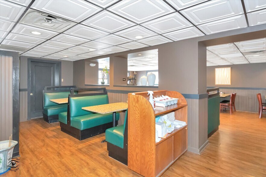 More Photos Of 1044 E 9th St, Lockport Restaurant For Sale