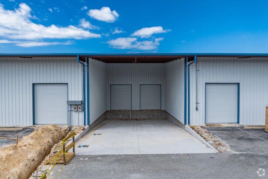 More Photos Of 16557 Galway Park Rd, Hudson Warehouse For Lease