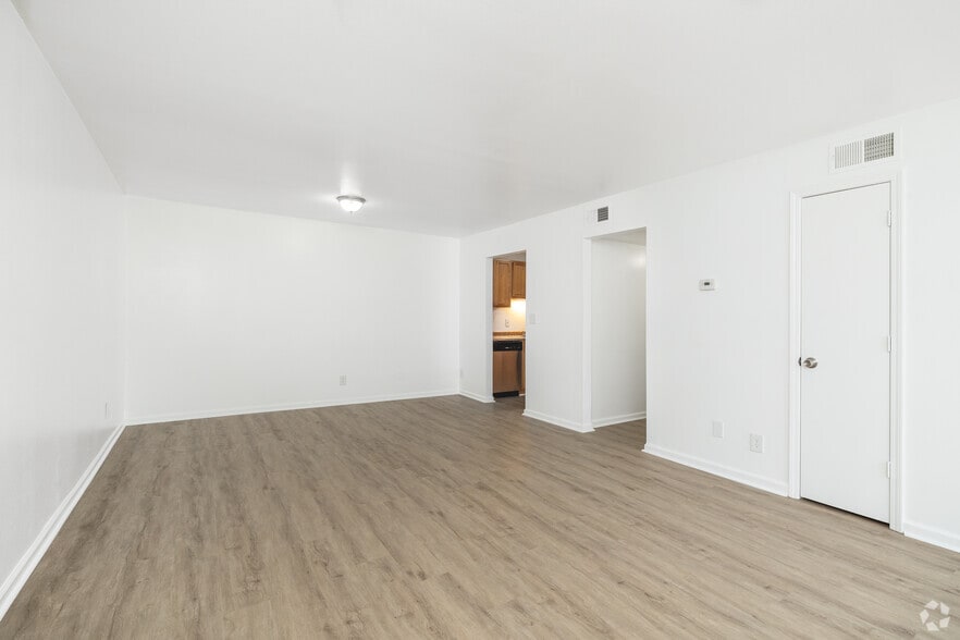 More Photos Of 4600 Twin Oaks Dr, Pensacola Apartments For Sale