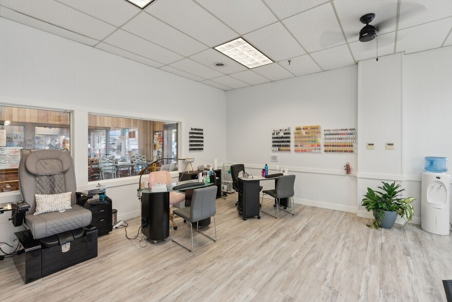 More Photos Of 248 State St, Ellsworth Department Store For Sale
