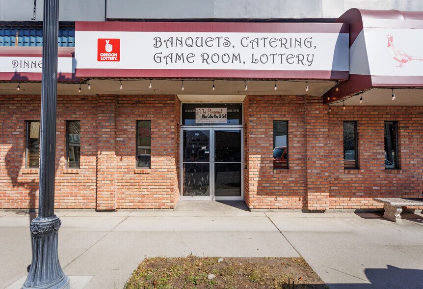 More Photos Of 149 E Main St, Hermiston Bar For Lease