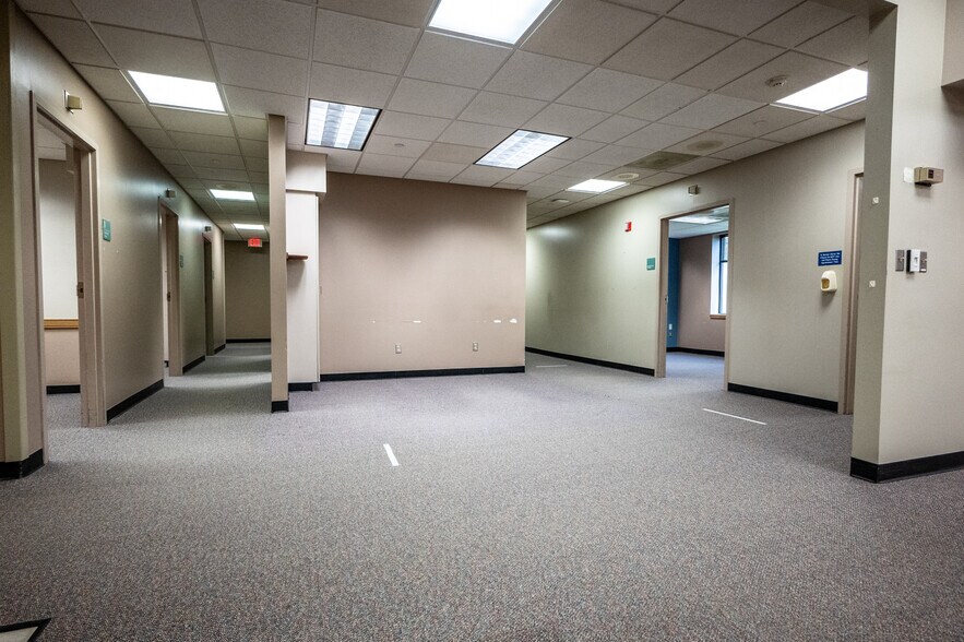 More Photos Of 1601 NW 114th St, Clive Medical For Lease