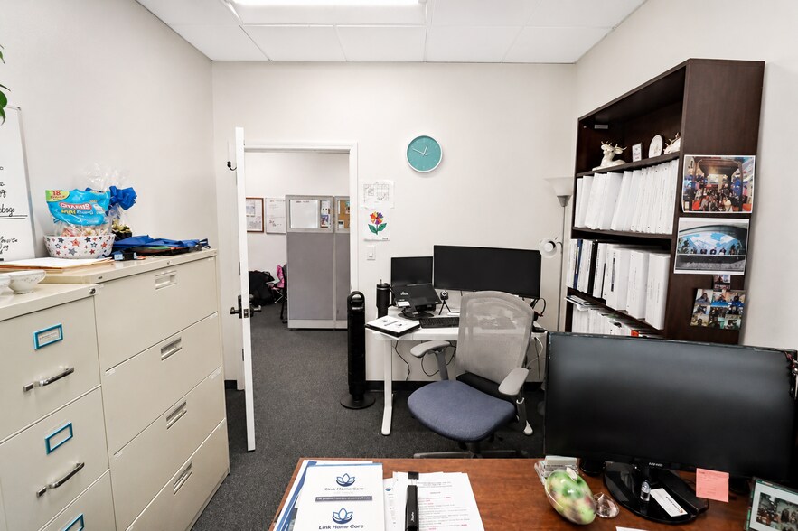 More Photos Of 935 N Plum Grove Rd, Schaumburg Office For Sale