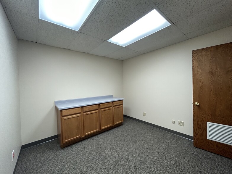 More Photos Of 1820 Post Rd, Plover Storefront Retail Office For Lease