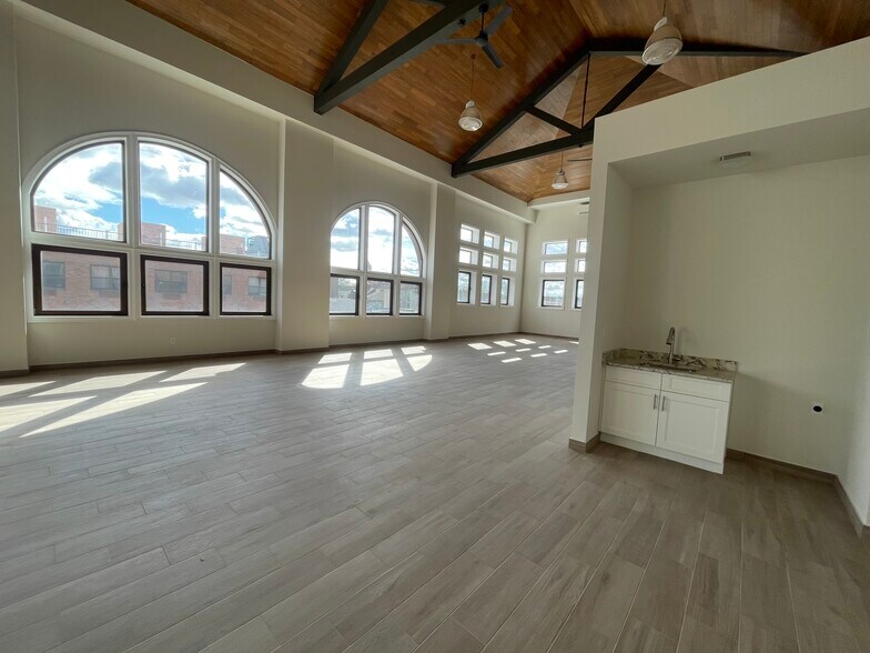 More Photos Of 405-407 Gates Ave, Brooklyn Loft Creative Space For Lease