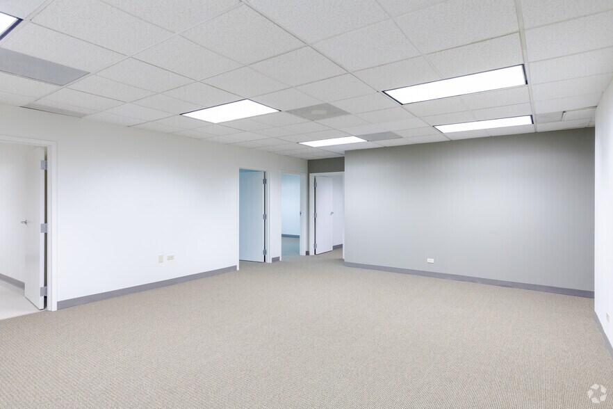More Photos Of 799 Roosevelt Rd, Glen Ellyn Office For Lease