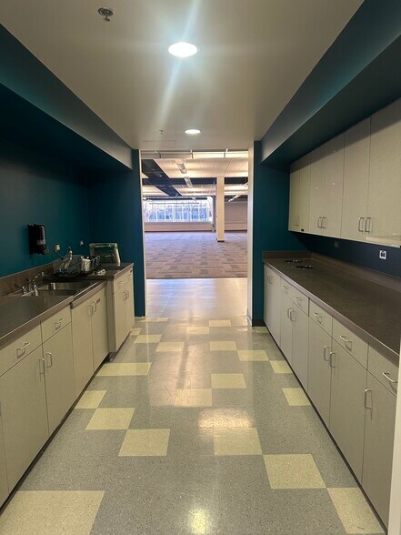 More Photos Of 815 14th St SW, Loveland Light Distribution For Lease