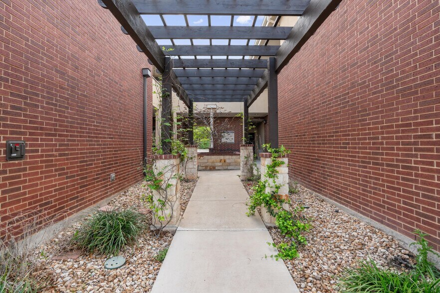 More Photos Of 503 E Palm Valley Blvd, Round Rock Medical For Sale