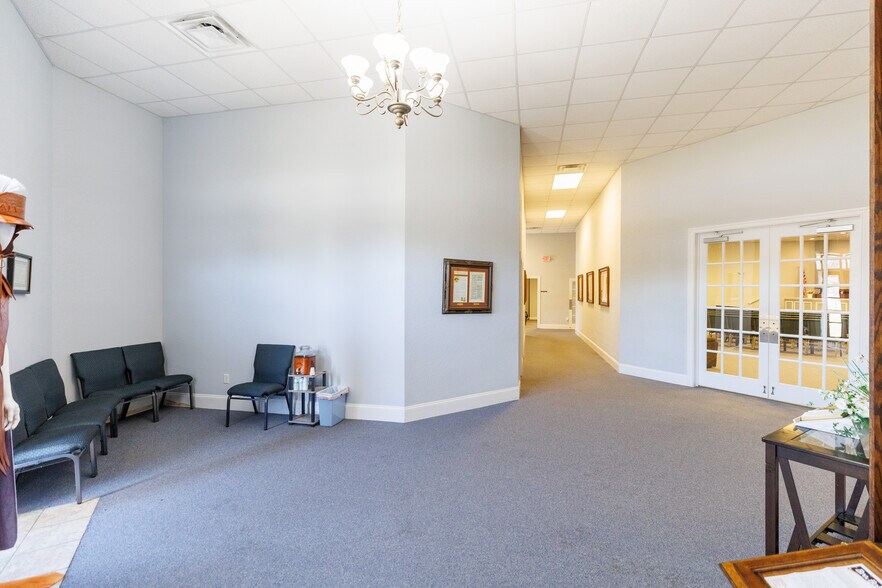 More Photos Of 37 E Main St, Lakeland Flex For Sale
