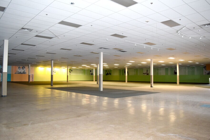 More Photos Of 3249 50th St, Lubbock Supermarket For Lease