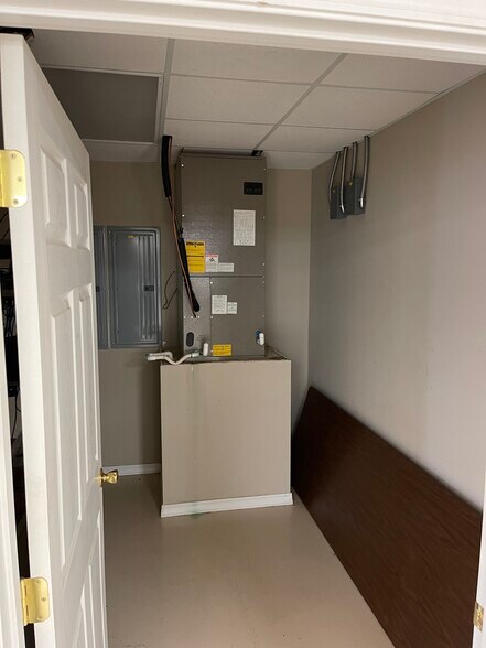 More Photos Of 110 1/2 Northgate Rd, Natchez Warehouse For Sale