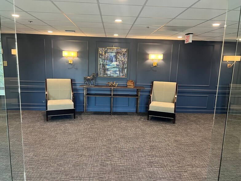 More Photos Of 201 S Grove Ave, Barrington Office For Lease