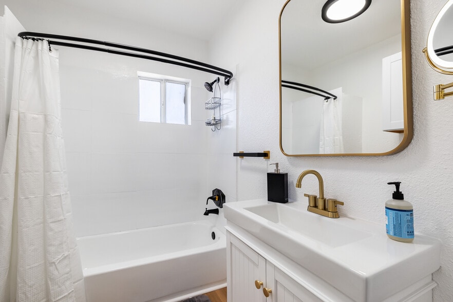 More Photos Of 1055 21st Street, San Diego Apartments For Sale