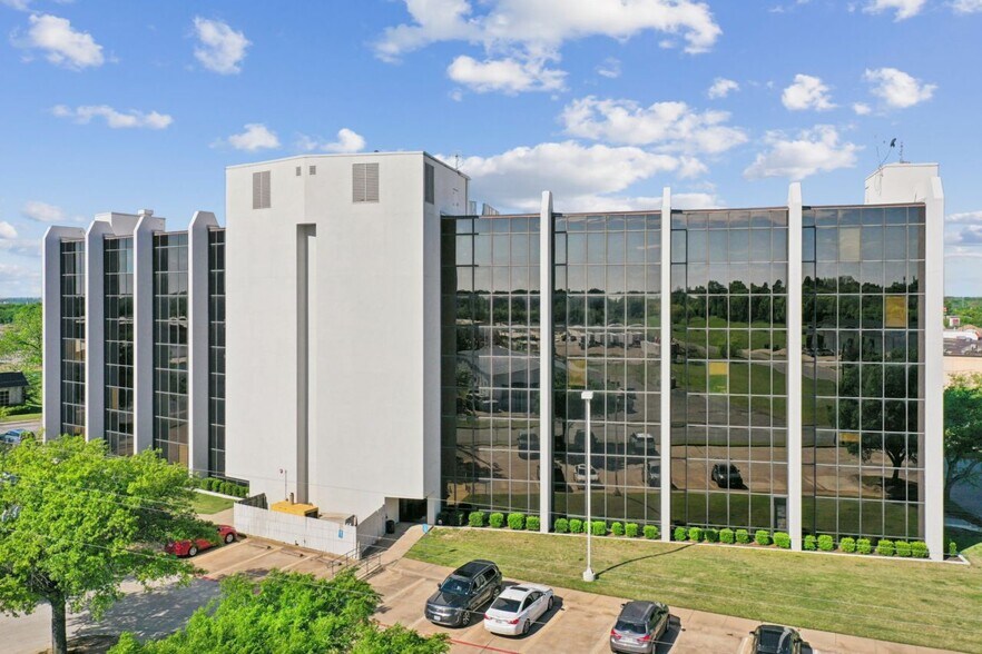 More Photos Of 1800 Teague Dr, Sherman Office For Sale