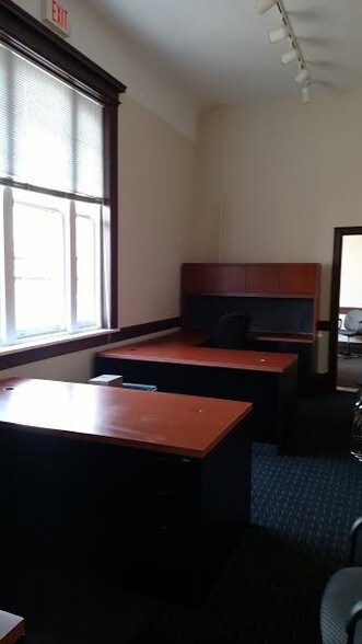 More Photos Of 2 E Broad St, Hopewell Office For Lease