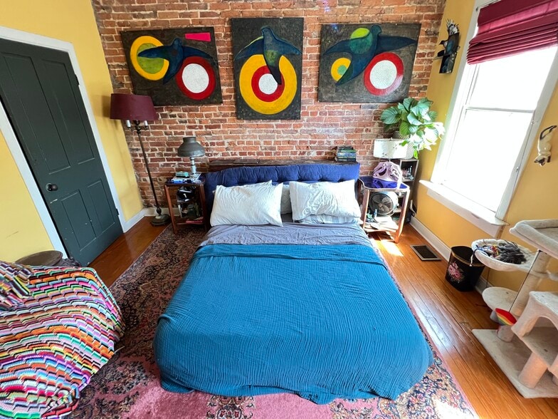 More Photos Of 1438-1442 Light St, Baltimore Showroom For Sale