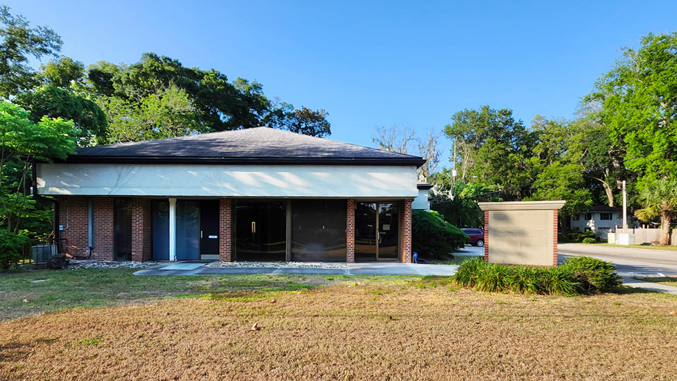 Primary Photo Of 456 University Blvd N, Jacksonville Medical For Lease