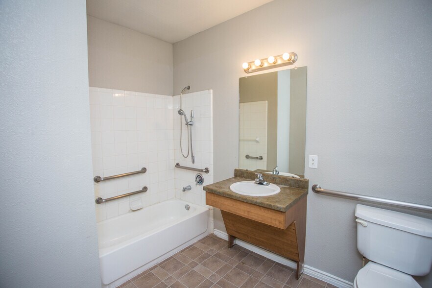 More Photos Of 2627 Oak Dr, Lubbock Apartments For Sale