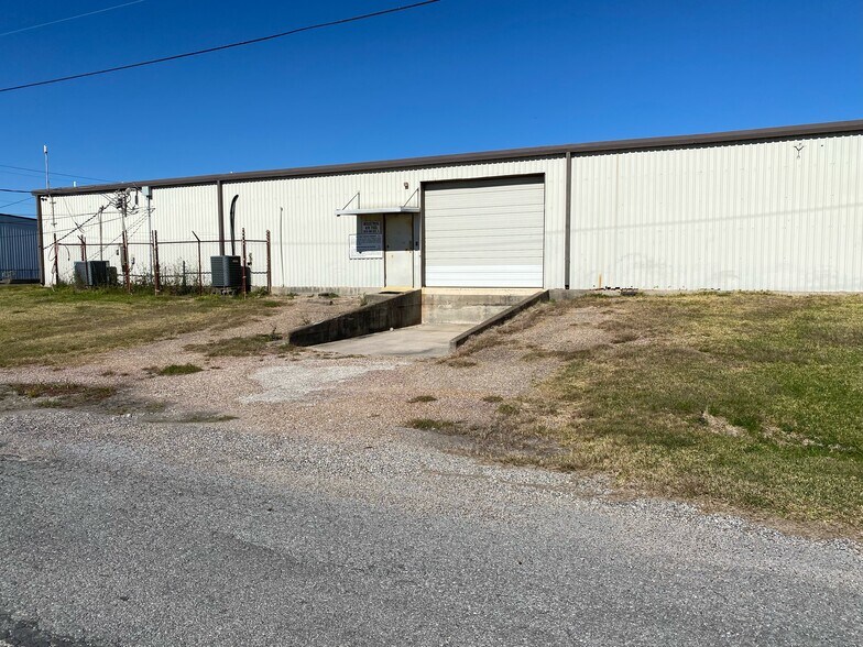 More Photos Of 2828 3rd Ave South, Texas City Warehouse For Lease