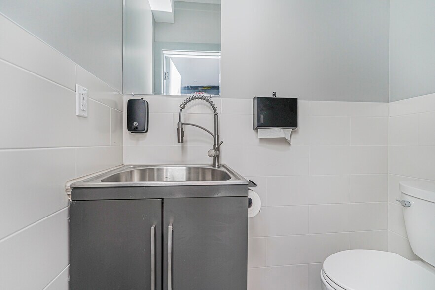 More Photos Of 265 Walker St, Staten Island Storefront Retail Residential For Lease