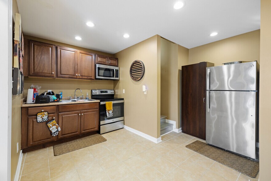 More Photos Of 23-25 W Old St, Petersburg Apartments For Sale