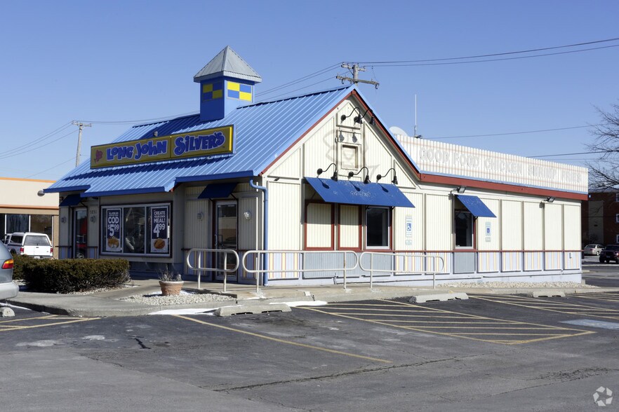 Primary Photo Of 3231 Chicago Rd, South Chicago Heights Fast Food For Sale