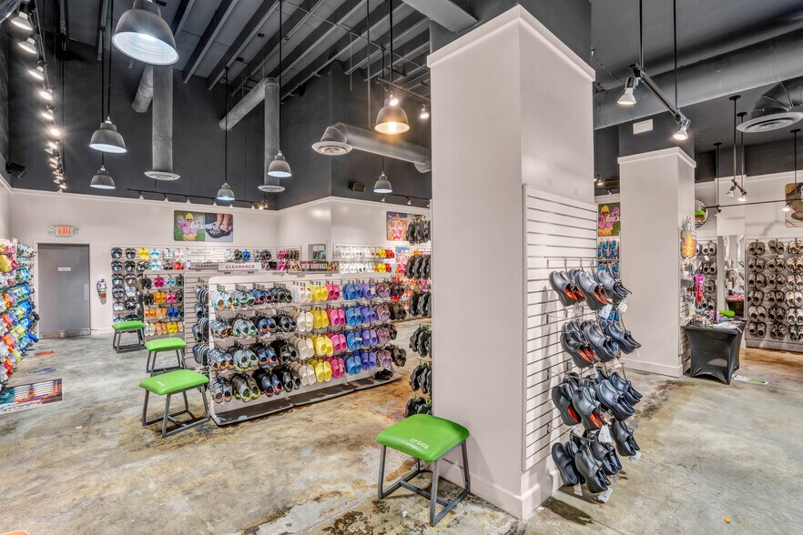 More Photos Of 211 Duval St, Key West General Retail For Lease