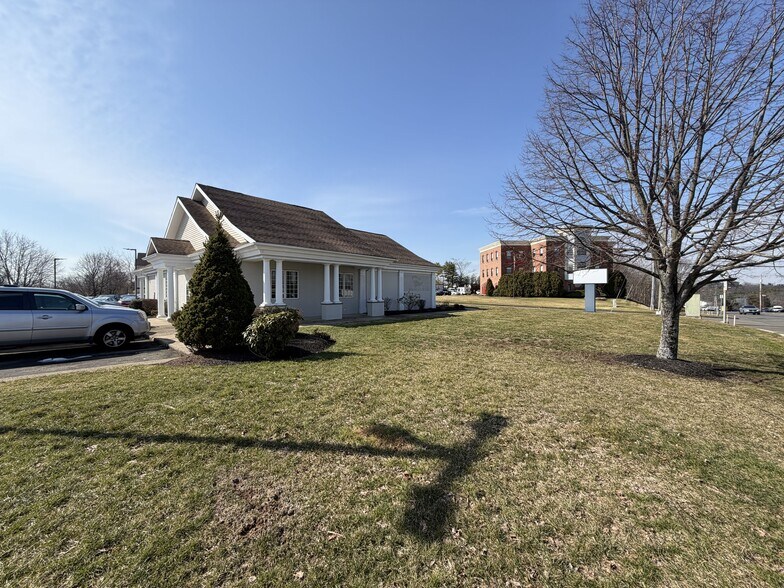 More Photos Of 445 W Main St, Branford Office For Lease