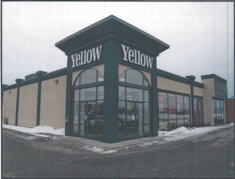 More Photos Of 970 Boul René-Lévesque, Drummondville Storefront For Lease