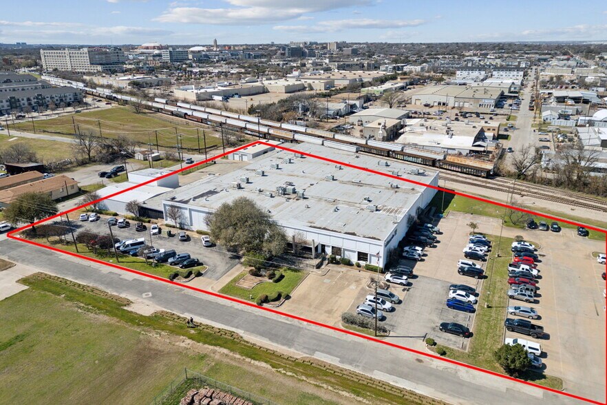 More Photos Of 200 Greenleaf St, Fort Worth Industrial For Sale