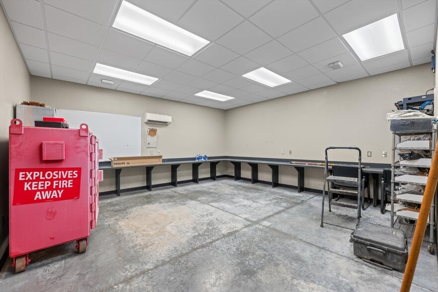 More Photos Of 13020 S Sunnylane Rd, Moore Industrial For Lease