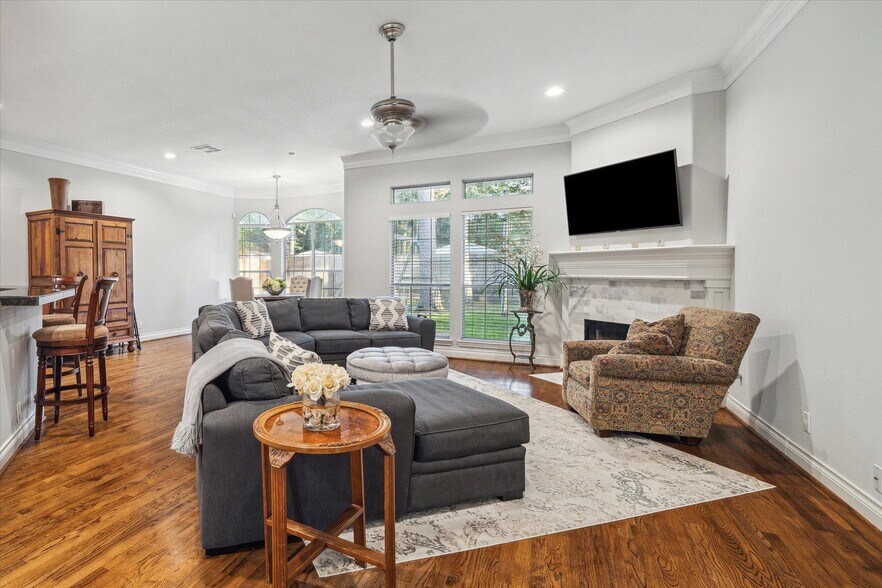 More Photos Of 8639 Bart Ln, Houston Office For Lease