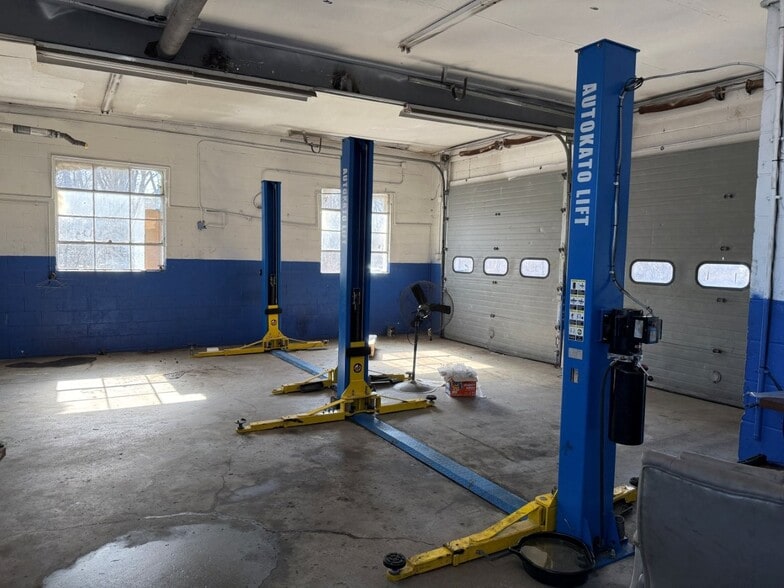 More Photos Of 79 Federal Rd, Danbury Storefront Retail Office For Sale