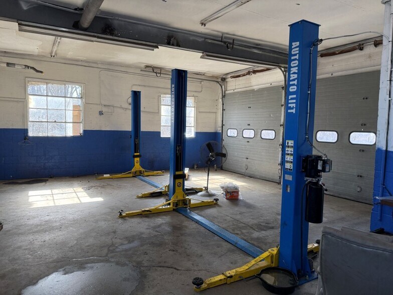 More Photos Of 79 Federal Rd, Danbury Storefront Retail Office For Lease