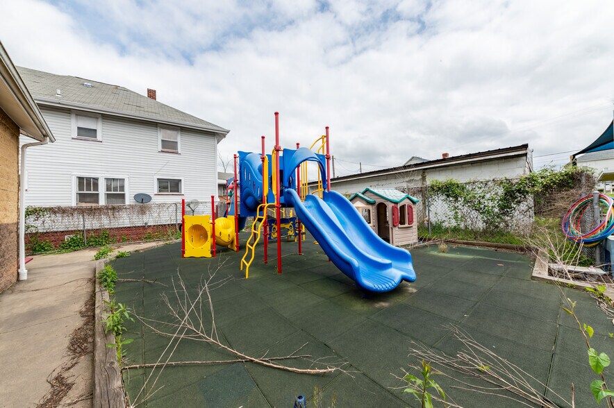 More Photos Of 325 Connellsville St, Uniontown Daycare Center For Sale